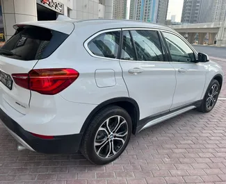 Vooraanzicht van een huurauto BMW X1 in Dubai, Verenigde Arabische Emiraten ✓ Auto #4943. ✓ Transmissie Automatisch TM ✓ 0 beoordelingen.