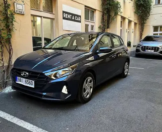 Vooraanzicht van een huurauto Hyundai i20 Praag, Tsjechië ✓ Auto #4784. ✓ Transmissie Handmatig TM ✓ 0 beoordelingen.