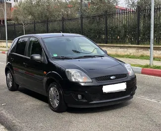 Vooraanzicht van een huurauto Ford Fiesta in Durrës, Albanië ✓ Auto #7969. ✓ Transmissie Handmatig TM ✓ 0 beoordelingen.