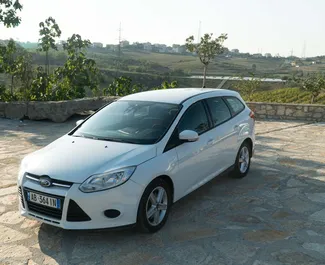 Vooraanzicht van een huurauto Ford Focus SW in Durrës, Albanië ✓ Auto #8209. ✓ Transmissie Automatisch TM ✓ 0 beoordelingen.