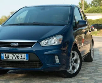 Vooraanzicht van een huurauto Ford C-Max in Durrës, Albanië ✓ Auto #8211. ✓ Transmissie Automatisch TM ✓ 0 beoordelingen.