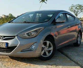 Vooraanzicht van een huurauto Hyundai Elantra in Durrës, Albanië ✓ Auto #8215. ✓ Transmissie Automatisch TM ✓ 0 beoordelingen.