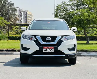 Vooraanzicht van een huurauto Nissan X-Trail in Dubai, Verenigde Arabische Emiraten ✓ Auto #8300. ✓ Transmissie Automatisch TM ✓ 2 beoordelingen.