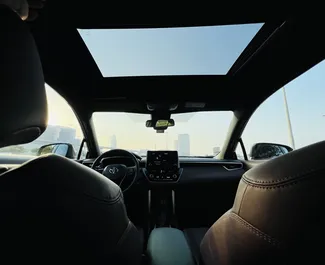 Toyota Corolla Cross 2023 met Vooraandrijving systeem, beschikbaar in Dubai.