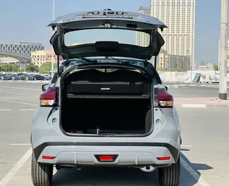 Vooraanzicht van een huurauto Nissan Kicks in Dubai, Verenigde Arabische Emiraten ✓ Auto #8311. ✓ Transmissie Automatisch TM ✓ 12 beoordelingen.