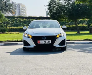 Vooraanzicht van een huurauto Nissan Altima in Dubai, Verenigde Arabische Emiraten ✓ Auto #8312. ✓ Transmissie Automatisch TM ✓ 1 beoordelingen.