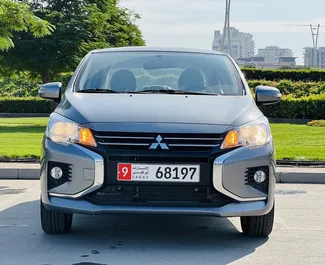 Vooraanzicht van een huurauto Mitsubishi Attrage in Dubai, Verenigde Arabische Emiraten ✓ Auto #8315. ✓ Transmissie Automatisch TM ✓ 8 beoordelingen.