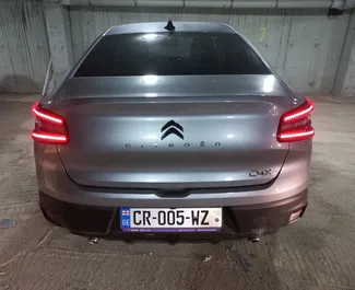 Citroen C4 X 2023 beschikbaar voor verhuur op de luchthaven van Tbilisi, met een kilometerlimiet van onbeperkt.