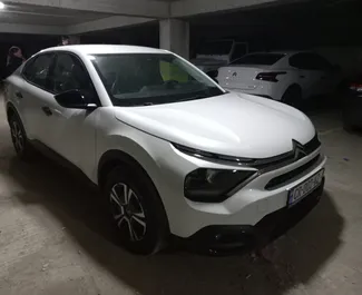 Citroen C4 X 2023 beschikbaar voor verhuur op de luchthaven van Tbilisi, met een kilometerlimiet van onbeperkt.