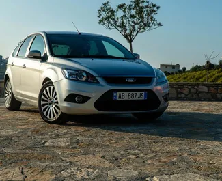 Vooraanzicht van een huurauto Ford Focus in Durrës, Albanië ✓ Auto #8213. ✓ Transmissie Automatisch TM ✓ 0 beoordelingen.