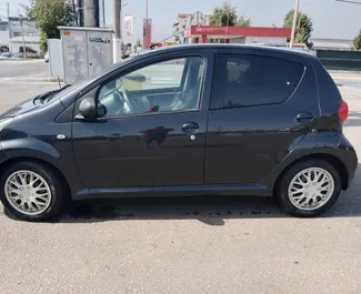 Benzine motor van 1,0L van Toyota Aygo 2018 te huur Luchthaven Belgrado.