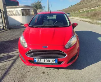 Vooraanzicht van een huurauto Ford Fiesta in Tirana, Albanië ✓ Auto #8250. ✓ Transmissie Handmatig TM ✓ 0 beoordelingen.