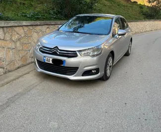 Vooraanzicht van een huurauto Citroen C4 in Durrës, Albanië ✓ Auto #8496. ✓ Transmissie Handmatig TM ✓ 3 beoordelingen.