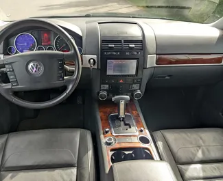 Verhuur Volkswagen Touareg. Comfort, Premium, SUV Auto te huur in Albanië ✓ Borg van Borg van 100 EUR ✓ Verzekeringsmogelijkheden TPL, CDW, SCDW, FDW, Diefstal.