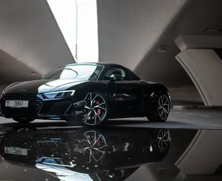 Vooraanzicht van een huurauto Audi R8 Cabrio in Dubai, Verenigde Arabische Emiraten ✓ Auto #8420. ✓ Transmissie Automatisch TM ✓ 0 beoordelingen.