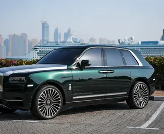 Autohuur Rolls-Royce Cullinan #8410 Automatisch in Dubai, uitgerust met 6,7L motor ➤ Van Kumar in de VAE.