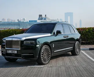 Autohuur Rolls-Royce Cullinan 2021 in in de VAE, met Benzine brandstof en 592 pk ➤ Vanaf 3840 AED per dag.