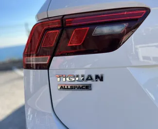 Autohuur Volkswagen Tiguan 2019 in in Montenegro, met Diesel brandstof en 150 pk ➤ Vanaf 50 EUR per dag.