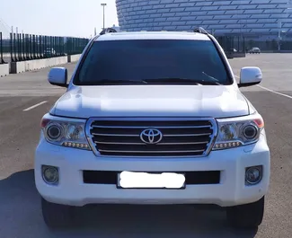 Vooraanzicht van een huurauto Toyota Land Cruiser 200 in Bakoe, Azerbeidzjan ✓ Auto #8182. ✓ Transmissie Automatisch TM ✓ 0 beoordelingen.