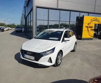 Vooraanzicht van een huurauto Hyundai i20 Luchthaven Belgrado, Servië ✓ Auto #8248. ✓ Transmissie Handmatig TM ✓ 0 beoordelingen.