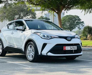 Autohuur Toyota C-HR 2023 in in de VAE, met Hybride brandstof en 160 pk ➤ Vanaf 110 AED per dag.