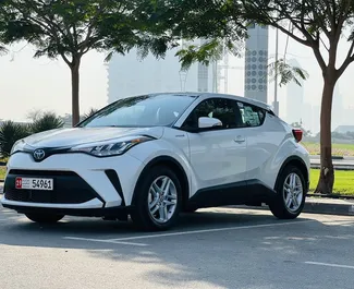 Vooraanzicht van een huurauto Toyota C-HR in Dubai, Verenigde Arabische Emiraten ✓ Auto #8425. ✓ Transmissie Automatisch TM ✓ 1 beoordelingen.