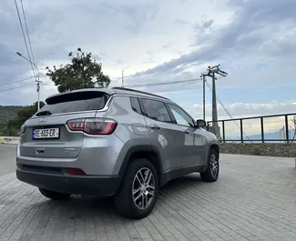 Verhuur Jeep Compass. Comfort, Crossover Auto te huur in Georgië ✓ Borg van Zonder Borg ✓ Verzekeringsmogelijkheden TPL, FDW, Passagiers, Diefstal.