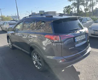 Toyota Rav4 2017 beschikbaar voor verhuur op de luchthaven van Tbilisi, met een kilometerlimiet van onbeperkt.