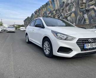 Autohuur Hyundai Accent 2017 in in Georgië, met Benzine brandstof en 130 pk ➤ Vanaf 95 GEL per dag.