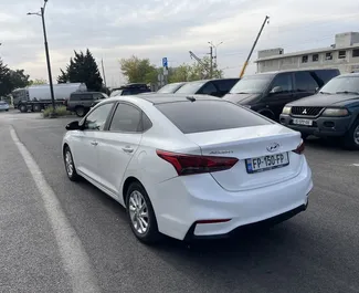 Hyundai Accent 2017 beschikbaar voor verhuur op de luchthaven van Tbilisi, met een kilometerlimiet van onbeperkt.