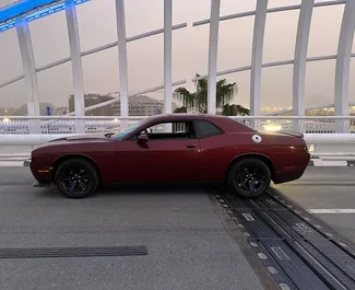 Benzine motor van 3,6L van Dodge Challenger 2020 te huur in Dubai.