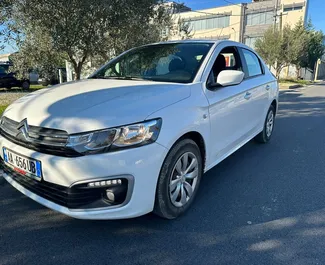 Citroen C-Elysee 2018 beschikbaar voor verhuur in Tirana, met een kilometerlimiet van onbeperkt.