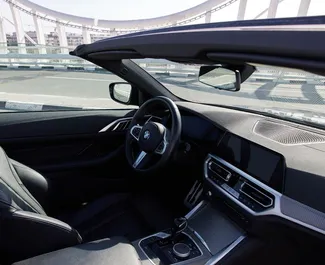 Verhuur BMW 430i Cabrio. Premium, Luxe, Cabriolet Auto te huur in de VAE ✓ Borg van Borg van 2500 AED ✓ Verzekeringsmogelijkheden TPL.