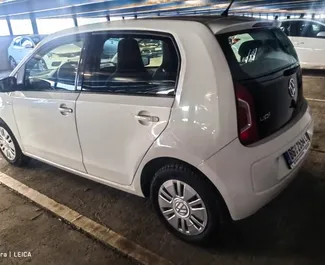 Volkswagen Up! 2019 beschikbaar voor verhuur Luchthaven Belgrado, met een kilometerlimiet van onbeperkt.