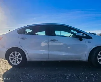 Verhuur Kia Rio. Economy, Comfort Auto te huur in Servië ✓ Borg van Borg van 300 EUR ✓ Verzekeringsmogelijkheden CDW, Jonge.