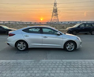 Benzine motor van 2,0L van Hyundai Elantra 2020 te huur in Dubai.