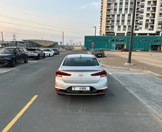 Hyundai Elantra 2020 met Vooraandrijving systeem, beschikbaar in Dubai.