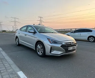 Vooraanzicht van een huurauto Hyundai Elantra in Dubai, Verenigde Arabische Emiraten ✓ Auto #5734. ✓ Transmissie Automatisch TM ✓ 0 beoordelingen.