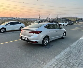 Interieur van Hyundai Elantra te huur in de VAE. Een geweldige auto met 5 zitplaatsen en een Automatisch transmissie.