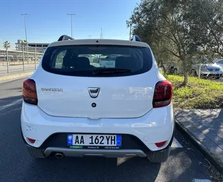 Vooraanzicht van een huurauto Dacia Sandero Stepway in Tirana, Albanië ✓ Auto #8375. ✓ Transmissie Handmatig TM ✓ 0 beoordelingen.