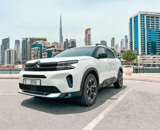 Vooraanzicht van een huurauto Citroen C5 Aircross in Dubai, Verenigde Arabische Emiraten ✓ Auto #8695. ✓ Transmissie Automatisch TM ✓ 0 beoordelingen.