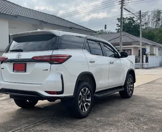 Autohuur Toyota Fortuner 2024 in in Thailand, met Diesel brandstof en 200 pk ➤ Vanaf 1700 THB per dag.