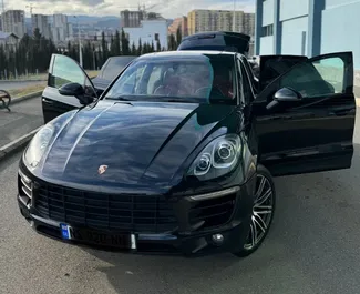 Vooraanzicht van een huurauto Porsche Macan S in Tbilisi, Georgië ✓ Auto #8891. ✓ Transmissie Automatisch TM ✓ 0 beoordelingen.