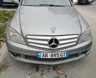 Vooraanzicht van een huurauto Mercedes-Benz C200 d in Durrës, Albanië ✓ Auto #8593. ✓ Transmissie Automatisch TM ✓ 0 beoordelingen.