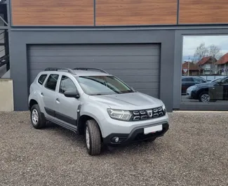 Vooraanzicht van een huurauto Dacia Duster op luchthaven Zagreb, Kroatië ✓ Auto #8677. ✓ Transmissie Handmatig TM ✓ 0 beoordelingen.