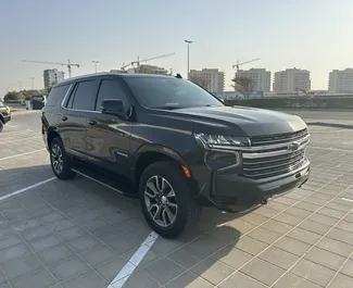 Vooraanzicht van een huurauto Chevrolet Tahoe in Dubai, Verenigde Arabische Emiraten ✓ Auto #8552. ✓ Transmissie Automatisch TM ✓ 2 beoordelingen.