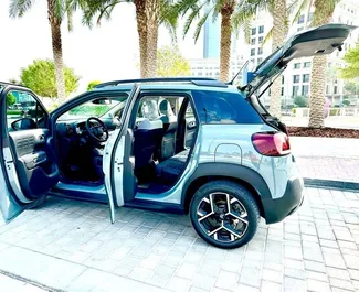 Autohuur Citroen C3 Aircross 2024 in in de VAE, met Benzine brandstof en 109 pk ➤ Vanaf 79 AED per dag.