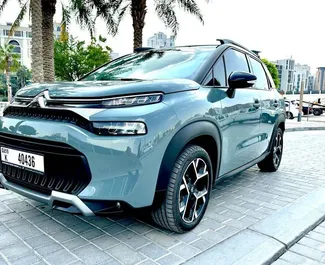 Vooraanzicht van een huurauto Citroen C3 Aircross in Dubai, Verenigde Arabische Emiraten ✓ Auto #8722. ✓ Transmissie Automatisch TM ✓ 0 beoordelingen.