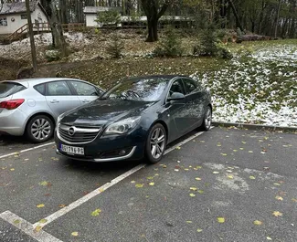 Vooraanzicht van een huurauto Opel Insignia Belgrado, Servië ✓ Auto #8770. ✓ Transmissie Automatisch TM ✓ 0 beoordelingen.