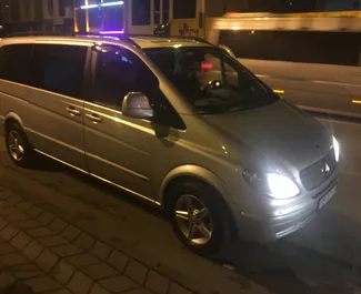 Vooraanzicht van een huurauto Mercedes-Benz Viano in Batumi, Georgië ✓ Auto #8573. ✓ Transmissie Automatisch TM ✓ 0 beoordelingen.